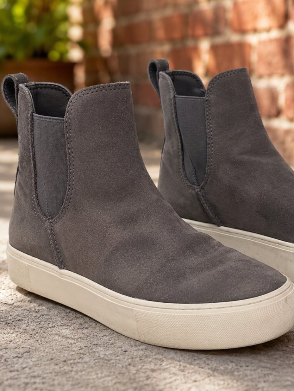 UGG Mauna 1120696 Women's 8.5 Gray Suede Chelsea Sneaker Slip On Ankle Boots